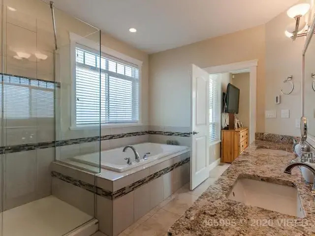 - Just Sold! 纳奈莫房产五月份售出第二套北区超级豪华海景别墅