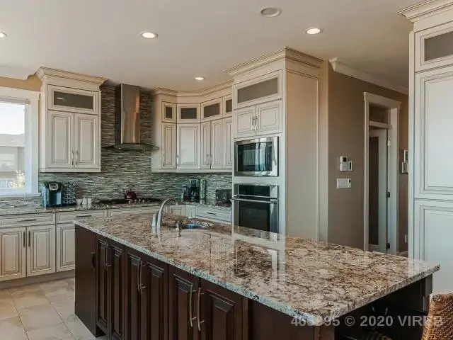 - Just Sold! 纳奈莫房产五月份售出第二套北区超级豪华海景别墅