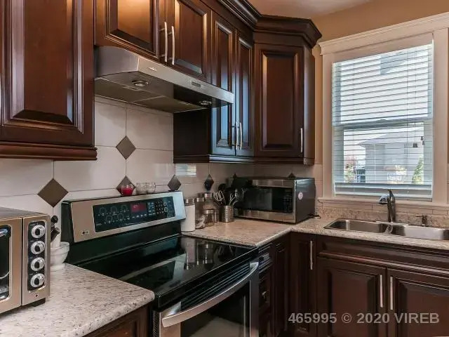 - Just Sold! 纳奈莫房产五月份售出第二套北区超级豪华海景别墅