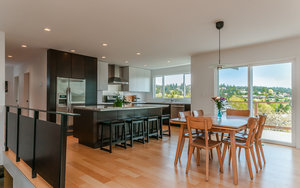 纳奈莫海景 - Listing! 2850 Cosgrove Cres 现代风格,全面翻新,纳奈莫海景
