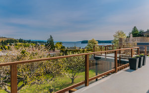 纳奈莫海景 - Listing! 2850 Cosgrove Cres 现代风格,全面翻新,纳奈莫海景