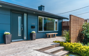 纳奈莫海景 - Listing! 2850 Cosgrove Cres 现代风格,全面翻新,纳奈莫海景