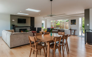 纳奈莫海景 - Listing! 2850 Cosgrove Cres 现代风格,全面翻新,纳奈莫海景