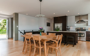 纳奈莫海景 - Listing! 2850 Cosgrove Cres 现代风格,全面翻新,纳奈莫海景