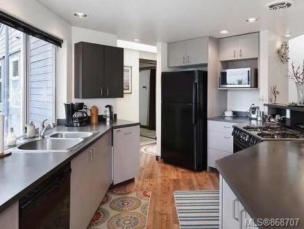 Just Sold! 温哥华岛Qualicum Beach市中心商业居住两用物业隆重上市 5 商业居住混合物业 - Just Sold! 温哥华岛Qualicum Beach市中心商业居住两用物业隆重上市
