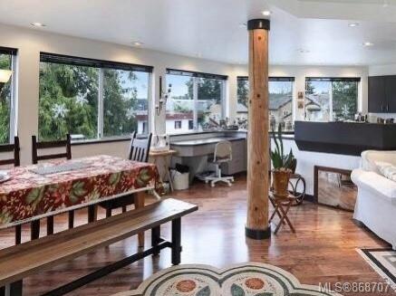 Just Sold! 温哥华岛Qualicum Beach市中心商业居住两用物业隆重上市 13 商业居住混合物业 - Just Sold! 温哥华岛Qualicum Beach市中心商业居住两用物业隆重上市