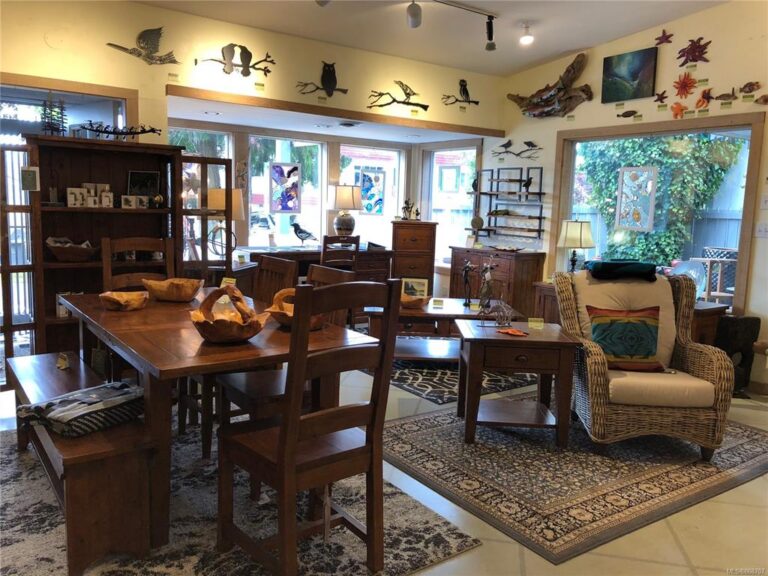 - Just Sold! 温哥华岛Qualicum Beach市中心商业居住两用物业隆重上市