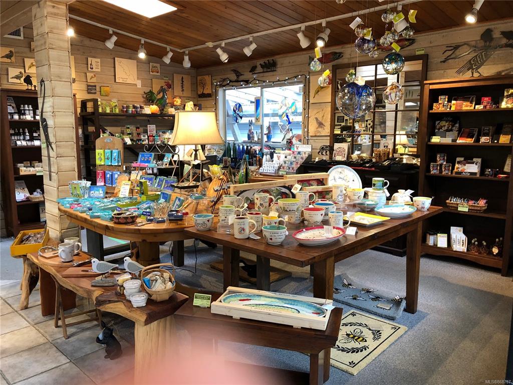 Just Sold! 温哥华岛Qualicum Beach市中心商业居住两用物业隆重上市 15 商业居住混合物业 - Just Sold! 温哥华岛Qualicum Beach市中心商业居住两用物业隆重上市