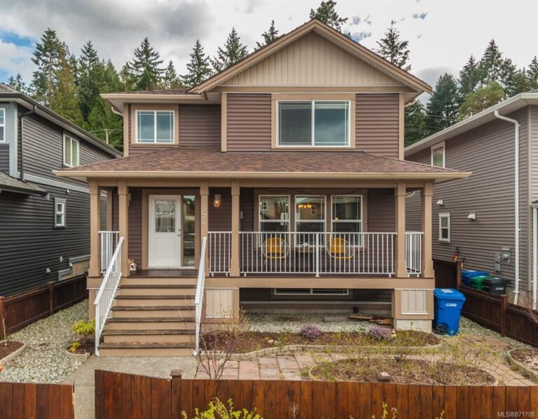 - Just Sold! 379 Cambie Rd 四年新, 近公园和学校投资房