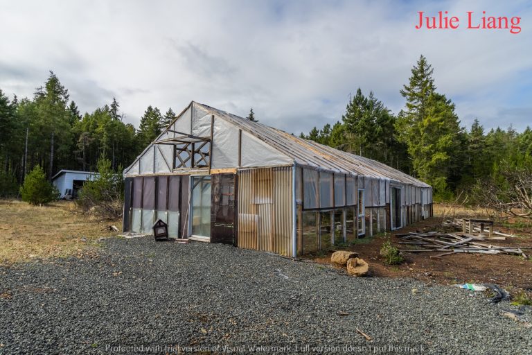 - Qualicum Beach 五英亩大地住宅最新上市