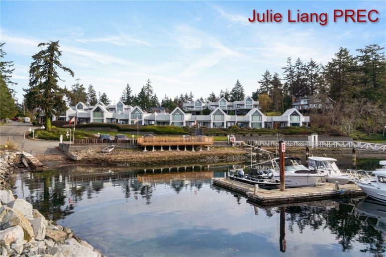 - 最新上市：独家代理 Nanoose Bay 毗邻码头的高档海景别墅