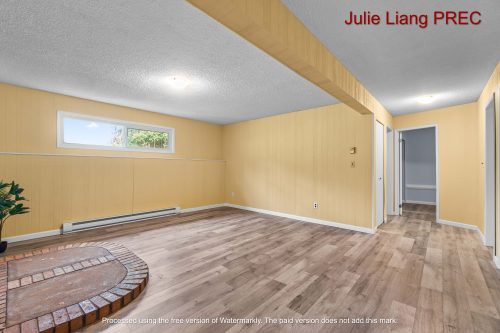- 周六10:00am-12:00pm 房屋对外开放 (Open house）: 一万九千六百平方英尺大地双层独立屋，楼下可分门出入，叫价：76.9万