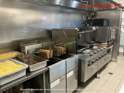 - 温哥华岛最大的商场的美食中心中餐馆转让